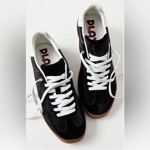 Jeffrey Campbell sneakers
Size 7
See picture for scuff in front